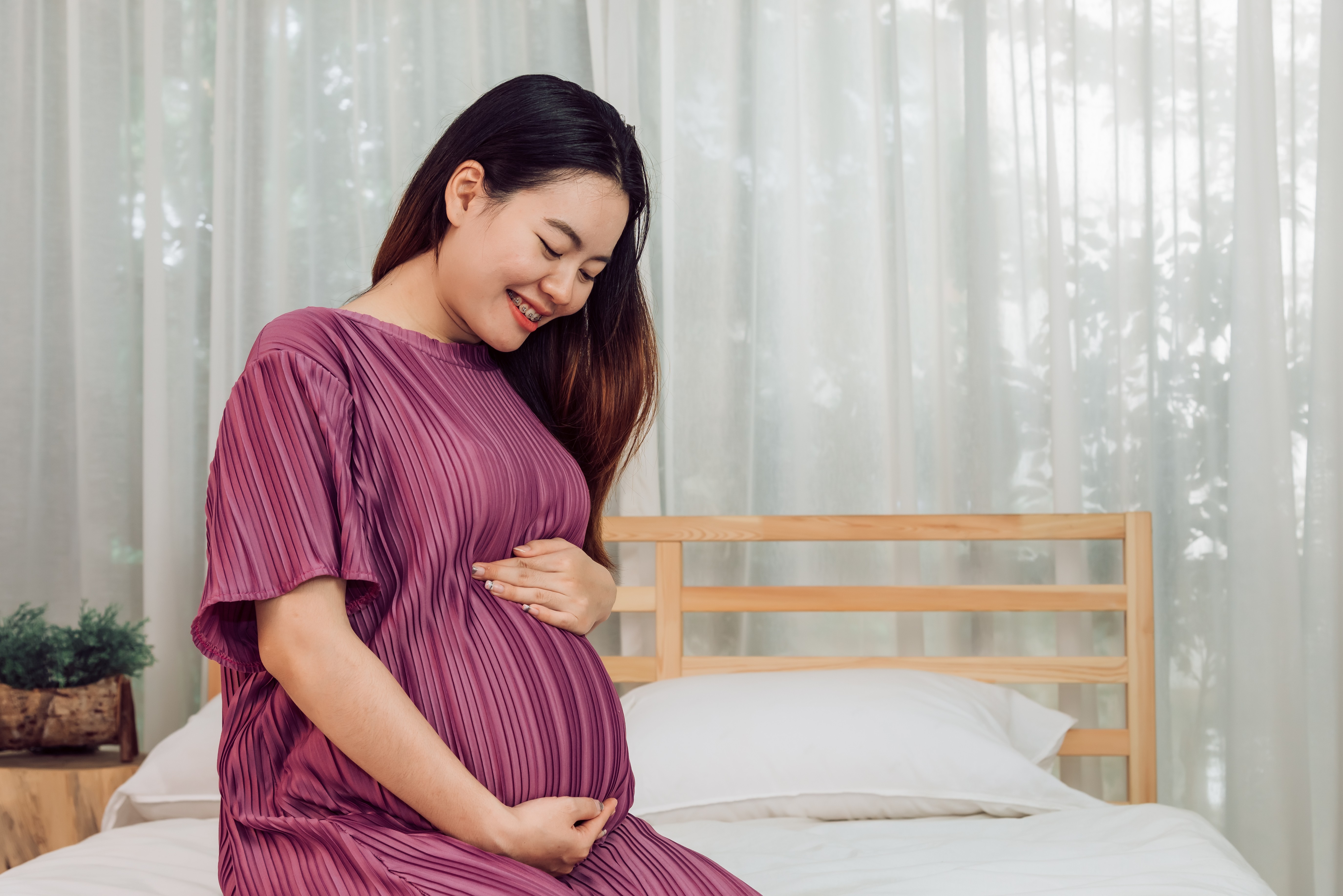 kehamilan kembar, hamil anak kembar, ciri-ciri hamil kembar, risiko kehamilan kembar, tips sehat bumil kembar, Bunda, si Kecil
